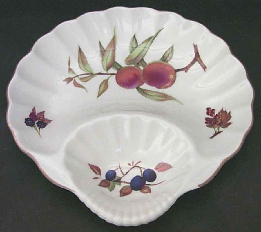 Evesham Gold 1 Piece Small Shell Crudite by Royal Worcester-1