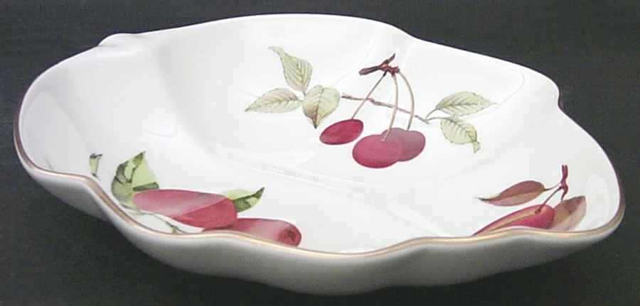Evesham Gold 8" Leaf Dish by Royal Worcester-1