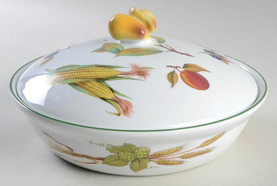 Evesham Vale 1.5 Qt Round Covered Casserole by Royal Worcester-1