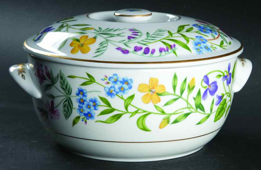 Fairfield 1 Qt Round Covered Casserole by Royal Worcester-1
