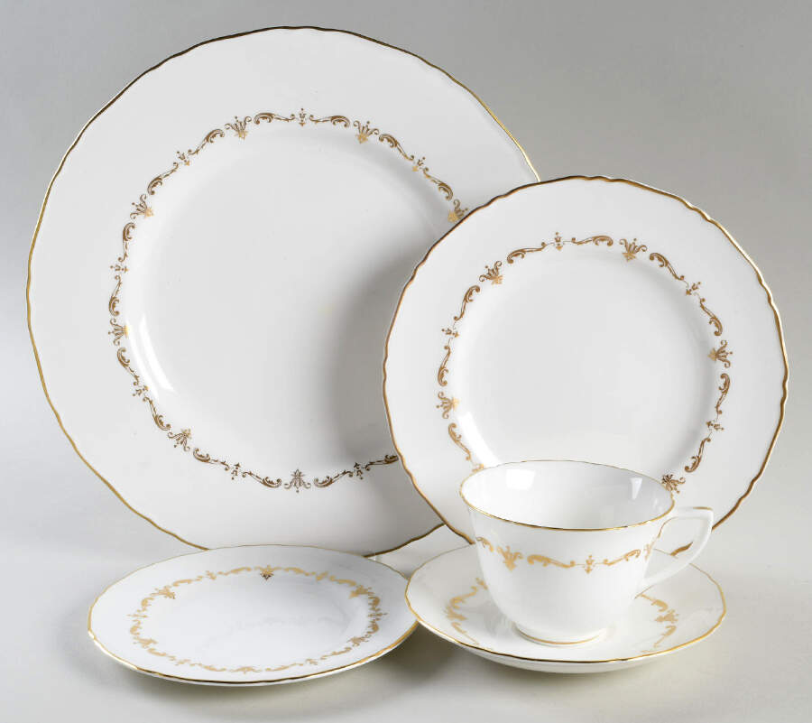 Gold Chantilly 40 Piece Estate Set by Royal Worcester-1