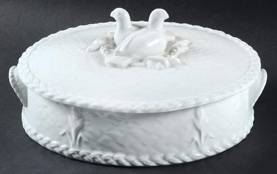 Gourmet (Embossed) 2 Quart Oval Covered Casserole by Royal Worcester-1