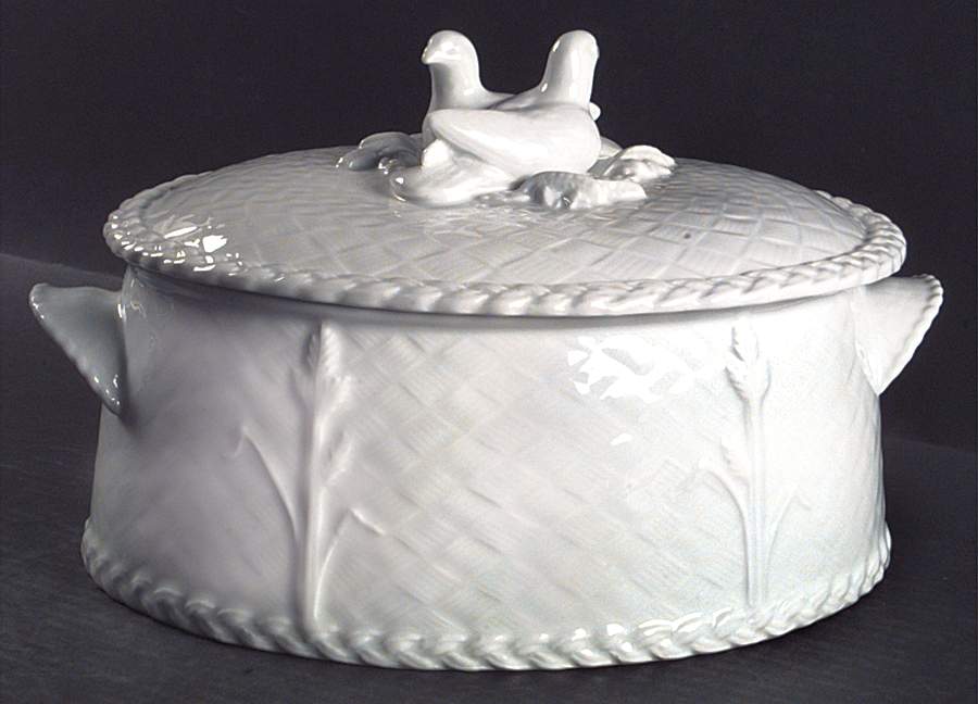 Gourmet (Embossed) 3 Quart Oval Covered Casserole by Royal Worcester-1