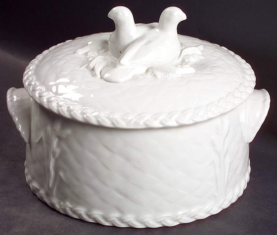 Gourmet (Embossed) 1.75 Qt Round Covered Casserole by Royal Worcester-1