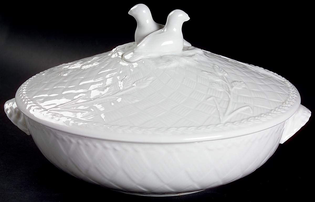 Gourmet (Embossed) 1.5 Qt Round Covered Casserole by Royal Worcester-1
