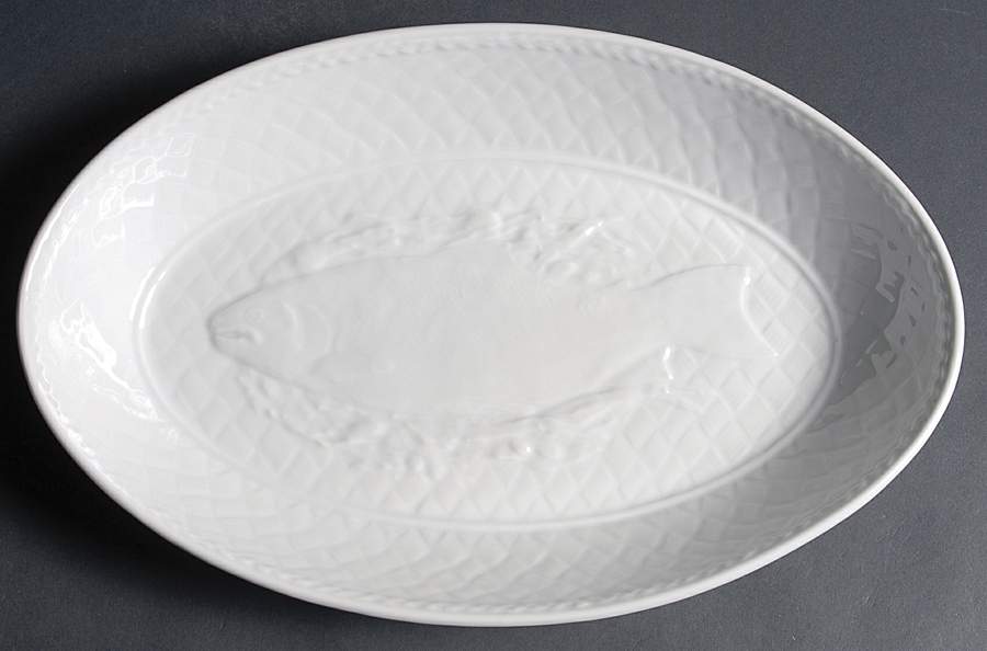 Gourmet (Embossed) Large Oven-to-Table Plan (Fish Dish) by Royal Worcester-1