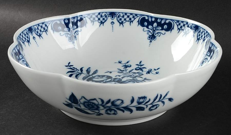 Hanbury 8" Round Scalloped Dish by Royal Worcester-1