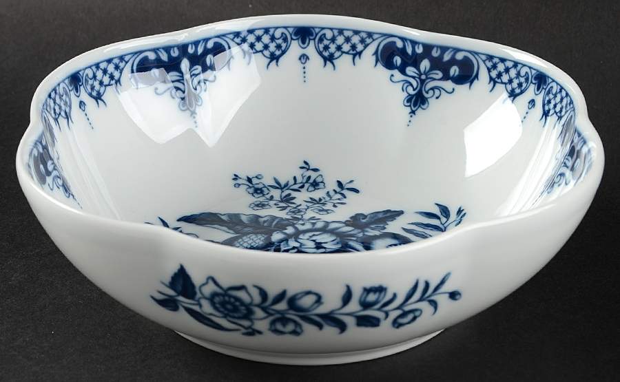 Hanbury 6" Round Scalloped Dish by Royal Worcester-1
