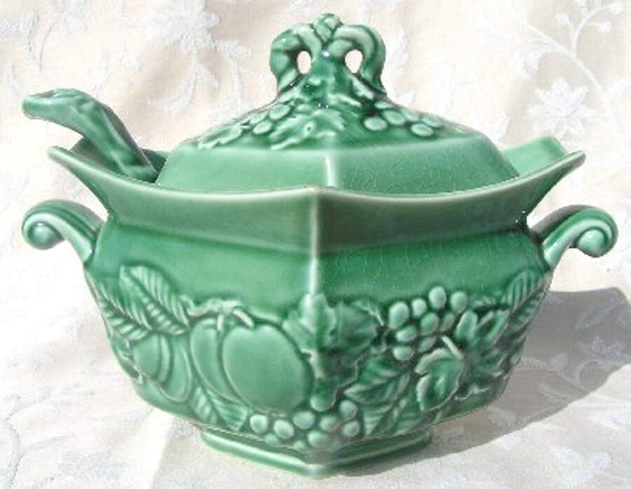 Honey Orchard Sauce Boat & Lid with Ladle by Royal Worcester-1