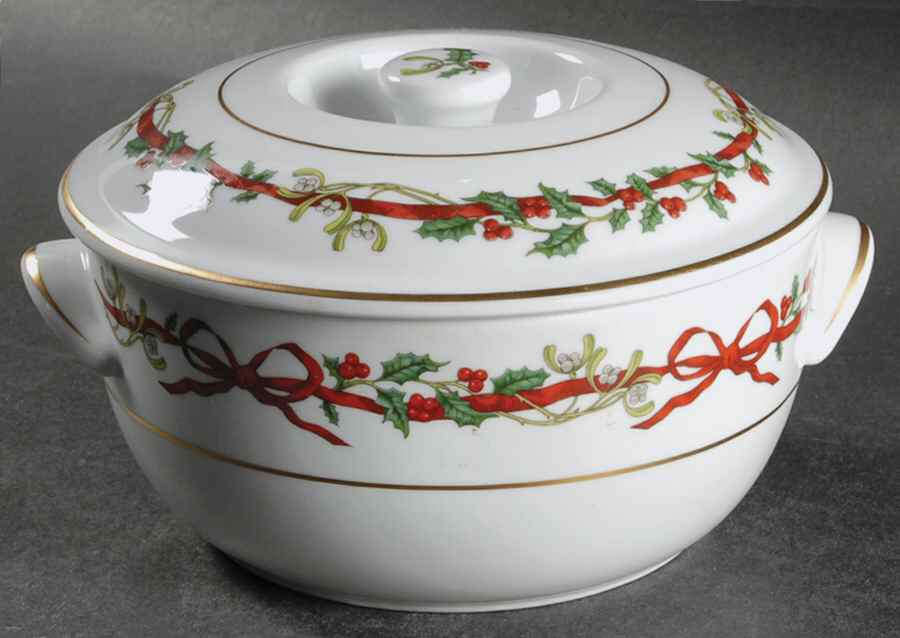 Holly Ribbons 1.25 Qt Round Covered Casserole by Royal Worcester-1