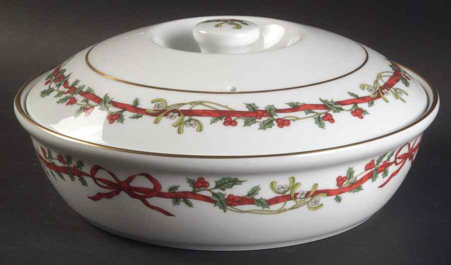 Holly Ribbons 1 Qt Round Covered Casserole by Royal Worcester-1