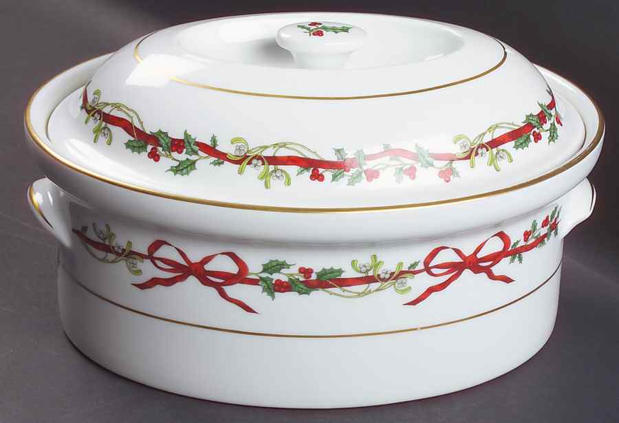 Holly Ribbons 2.5 Quart Oval Covered Casserole by Royal Worcester-1