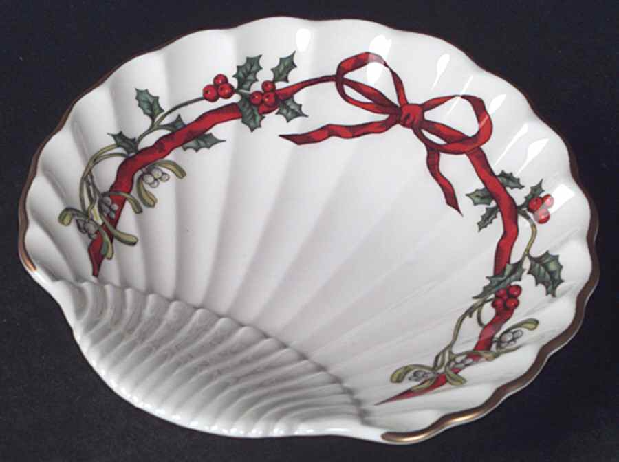 Holly Ribbons 5" Shell Shaped Dish by Royal Worcester-1