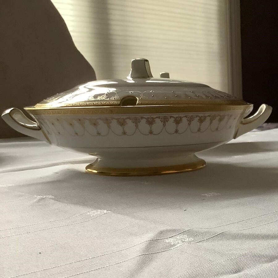 Imperial White Round Covered Vegetable by Royal Worcester-1