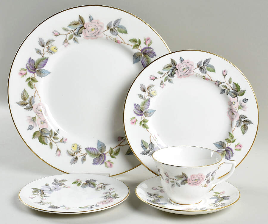June Garland 40 Piece Estate Set by Royal Worcester-1