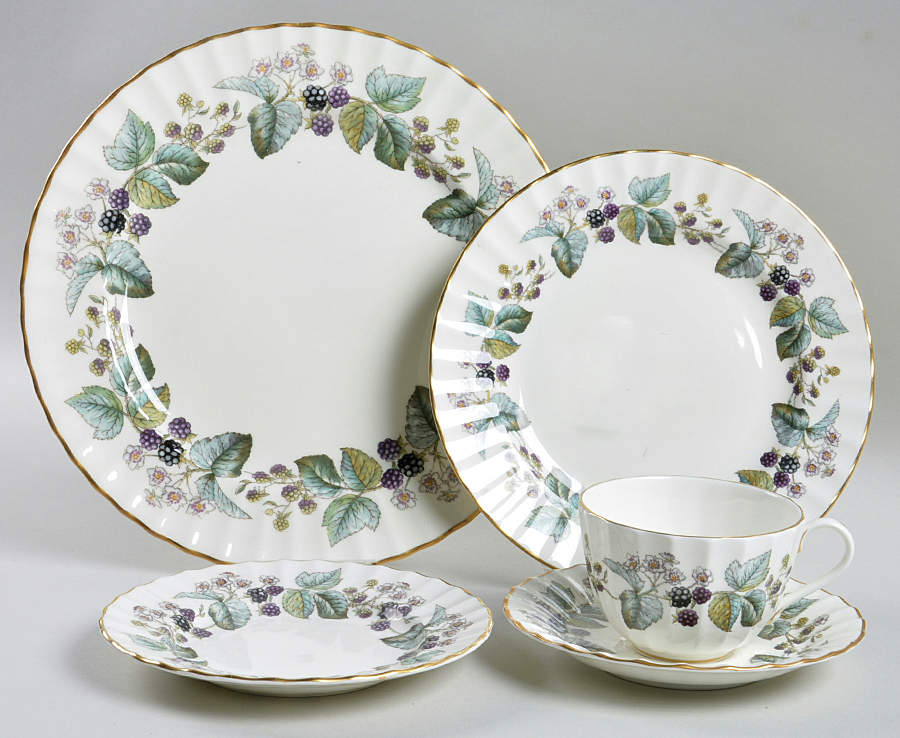 Lavinia (Cream Body, Bone) 5 Piece Place Setting by Royal Worcester-1
