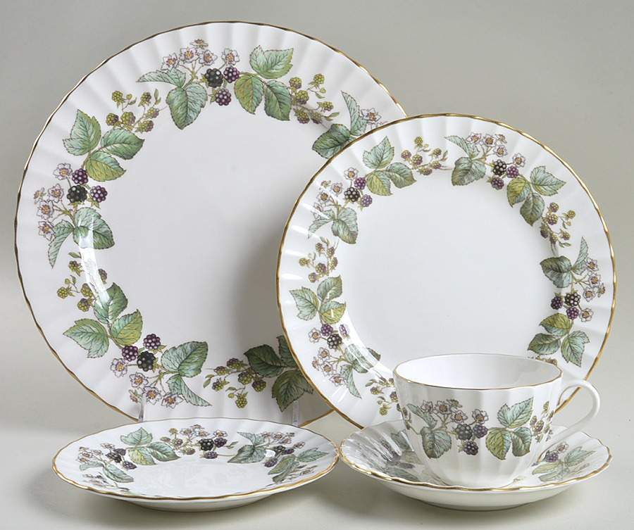 Lavinia (White Body, Bone) 5 Piece Place Setting by Royal Worcester-1