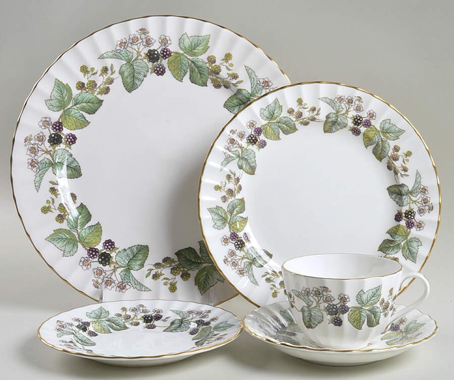 Lavinia (White Body, Bone) 40 Piece Estate Set by Royal Worcester-1