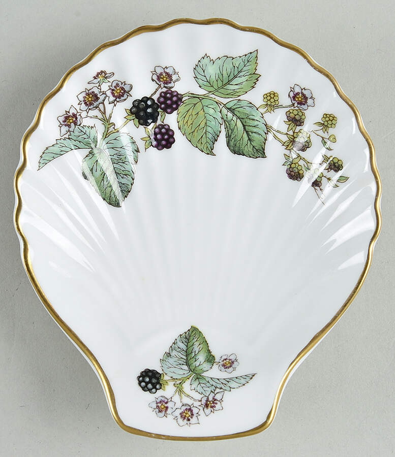 Lavinia (White Body, Bone) Shell Shaped Dish by Royal Worcester-1