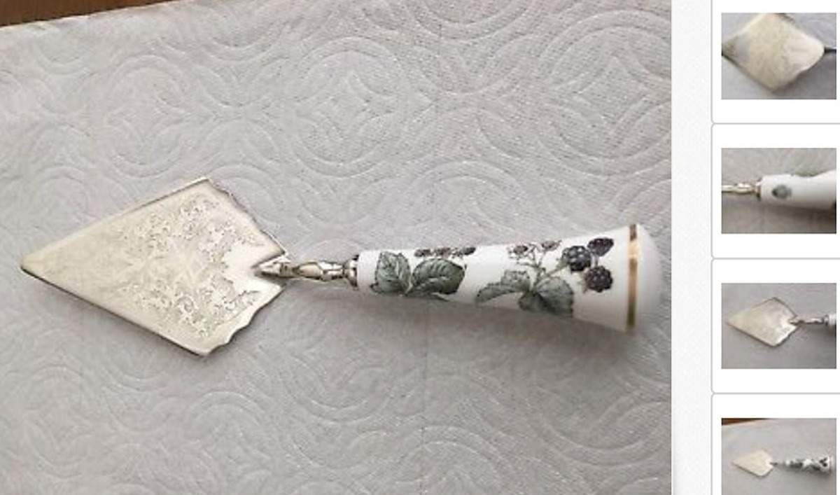 Lavinia (White Body, Bone) Pie & Cake Server with Silverplate Blade by Royal Worcester-1