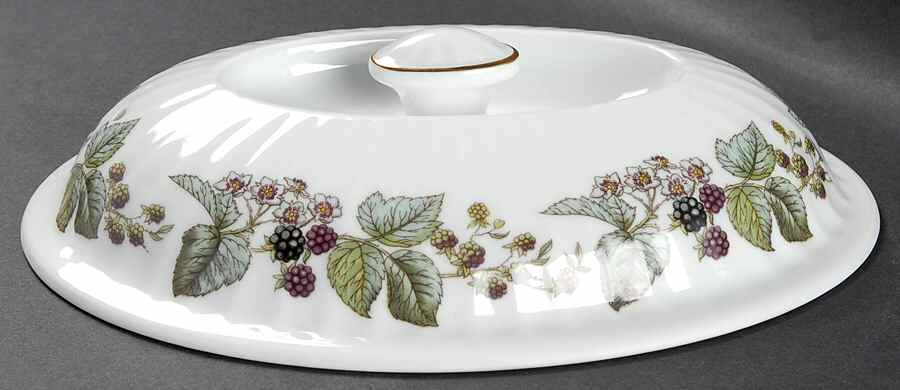 Lavinia (White Body, Bone) Lid for 2.25 Quart Oval Covered Casserole by Royal Worcester-1