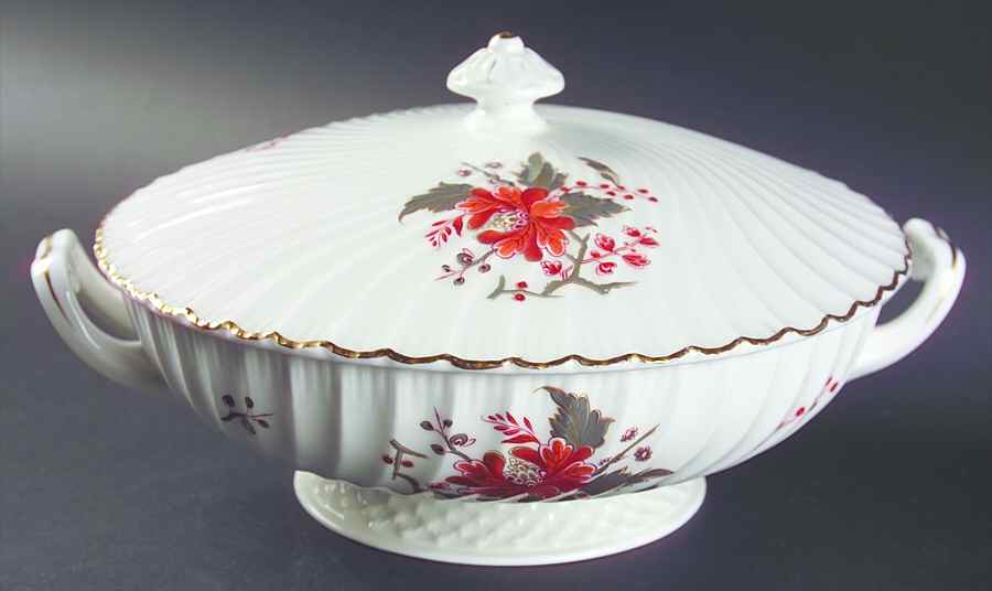 Lynbrook Round Covered Vegetable by Royal Worcester-1