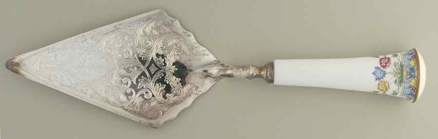 Mayfield Pie & Cake Server with Silverplate Blade by Royal Worcester-1