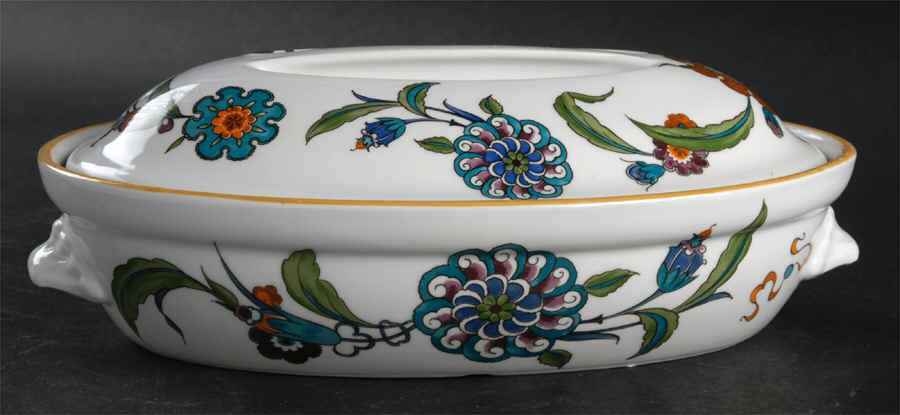 Palmyra Small Oval Entree Dish & Lid by Royal Worcester-1