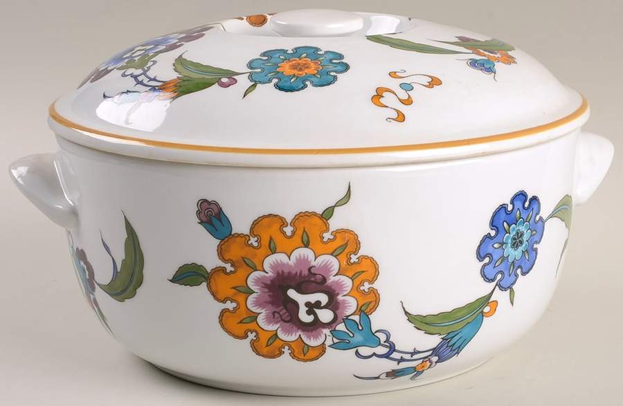 Palmyra 2.25 Qt Round Covered Casserole by Royal Worcester-1