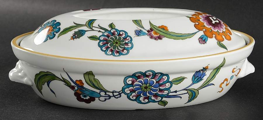 Palmyra 1.5 Pint Oval Covered Casserole by Royal Worcester-1
