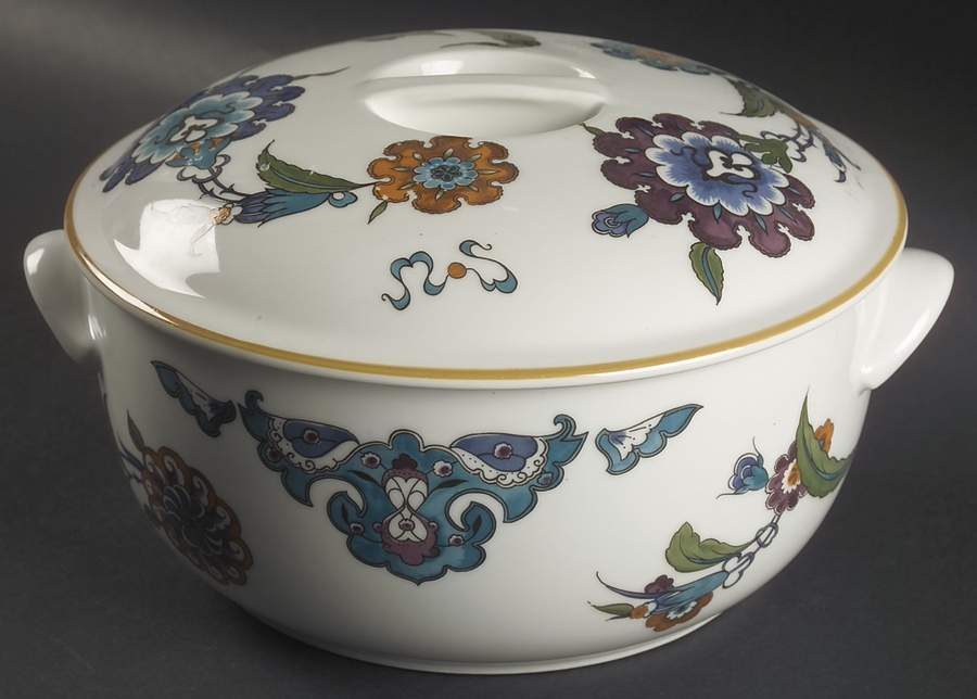 Palmyra 2.25 Qt Round Covered Casserole by Royal Worcester-1