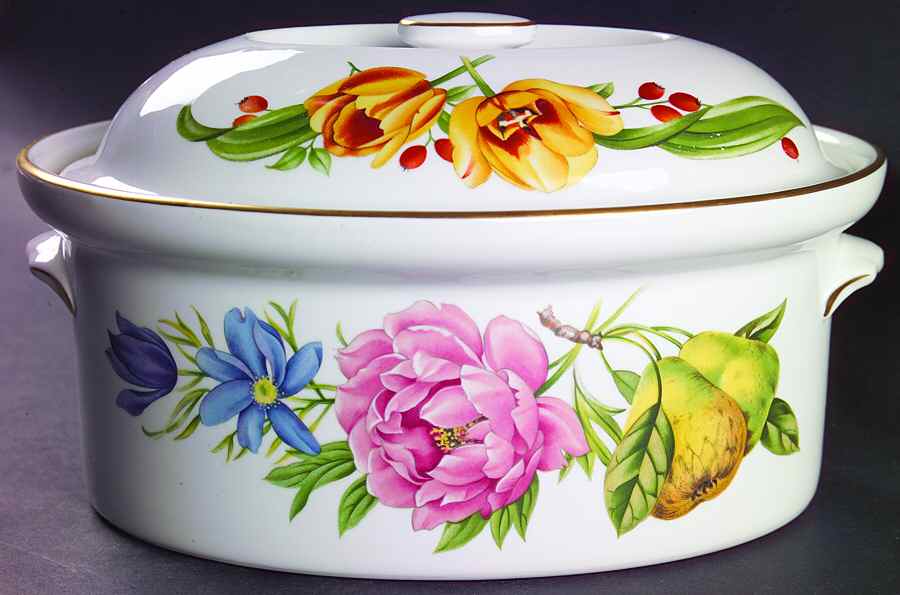 Pershore (Gold Trim) 2.5 Quart Oval Covered Casserole by Royal Worcester-1