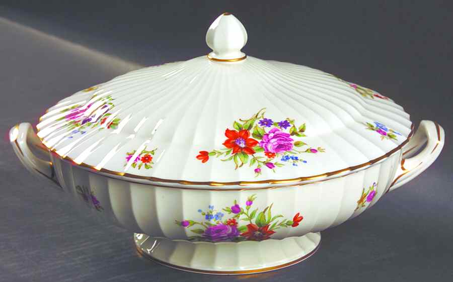 Roanoke White Round Covered Vegetable by Royal Worcester-1