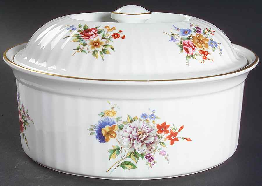 Roanoke White 2 Quart Oval Covered Casserole by Royal Worcester-1