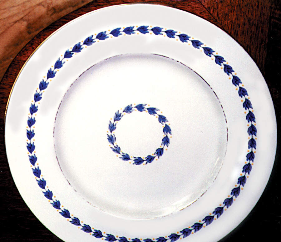 RW38 Dinner Plate by Royal Worcester-1