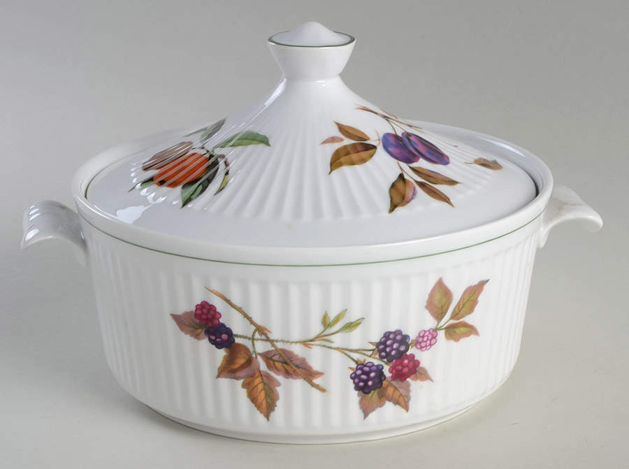 Shelton Orchard (Green Verge) Round Covered Vegetable by Royal Worcester-1