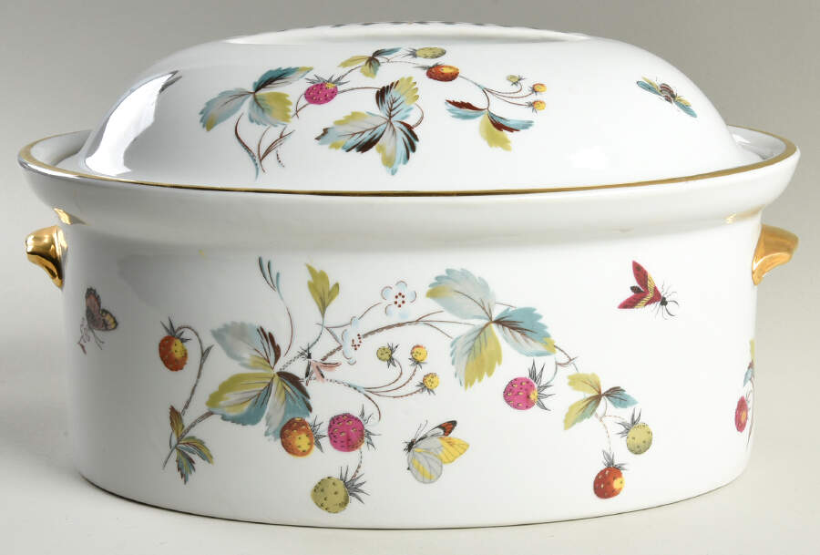 Strawberry Fair (Bone, Coupe, Smooth, Gold) 4 Qt Oval Covered Casserole by Royal Worcester-1