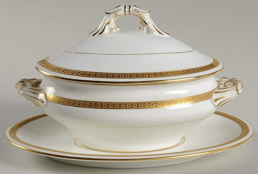 The Vigornia Gravy Boat & Lid w/Underplate by Royal Worcester-1