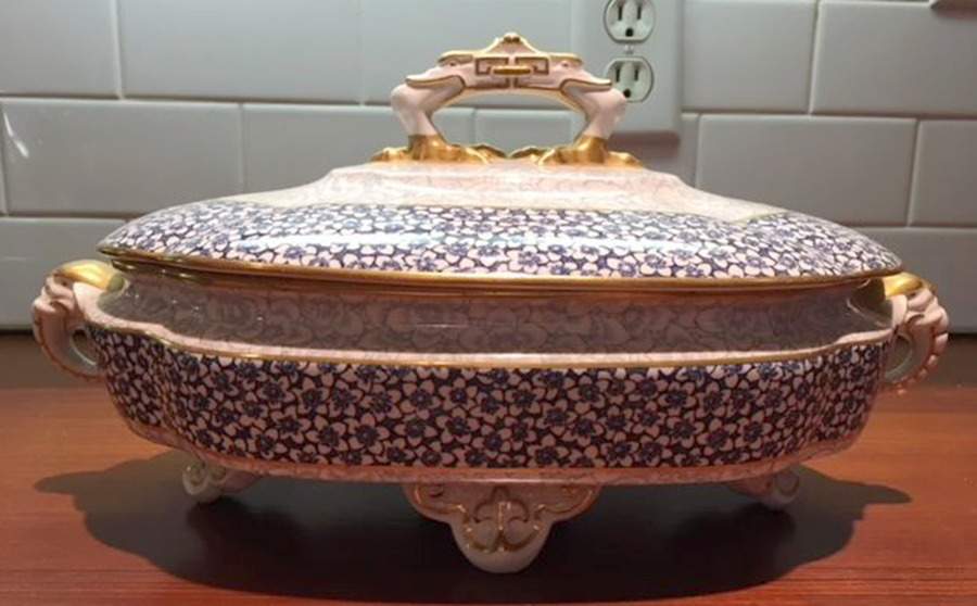 W415 (Scalloped) Round Covered Vegetable by Royal Worcester-1