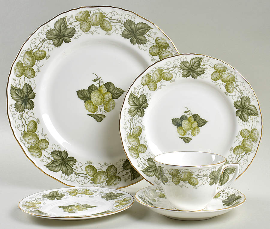The Worcester Hop 5 Piece Place Setting by Royal Worcester-1