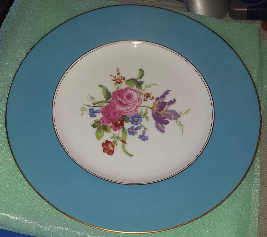 Z2115 Dinner Plate by Royal Worcester-1