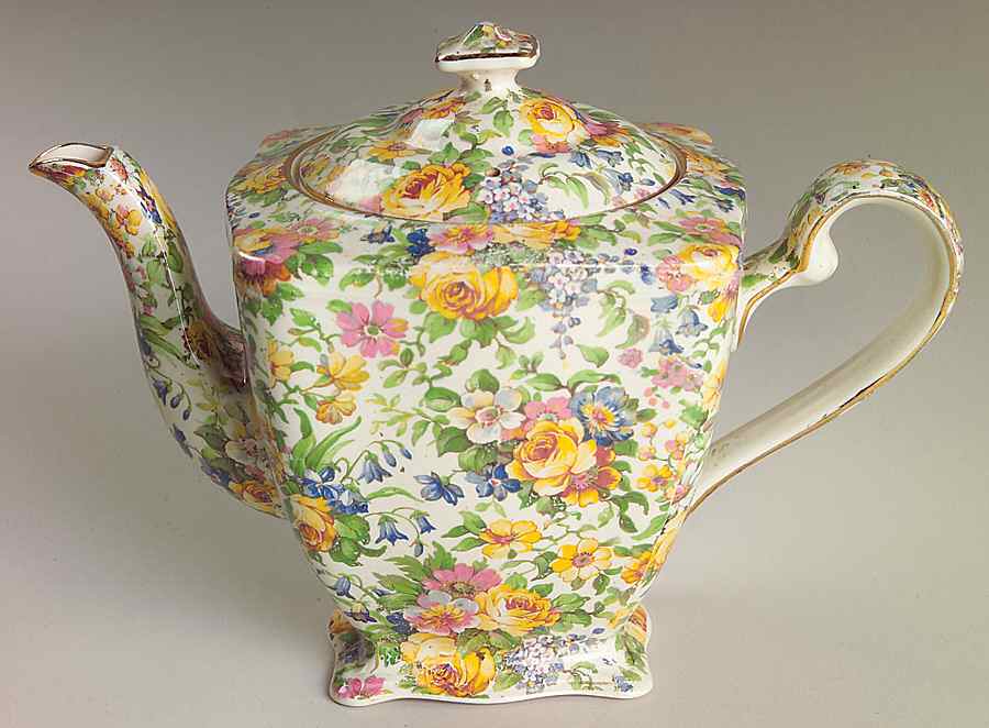 Bedale (Gold Trim) Mini Teapot & Lid by Royal Winton-1