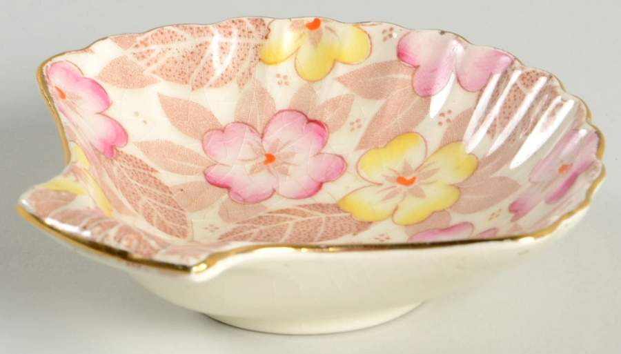 Clyde 3" Shell Shaped Nut Dish by Royal Winton-1