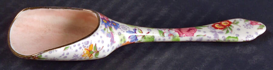 Eleanor Nut Scoop by Royal Winton-1
