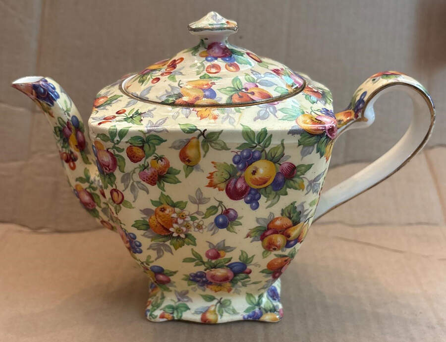 Evesham Ascot Teapot & Lid by Royal Winton-1