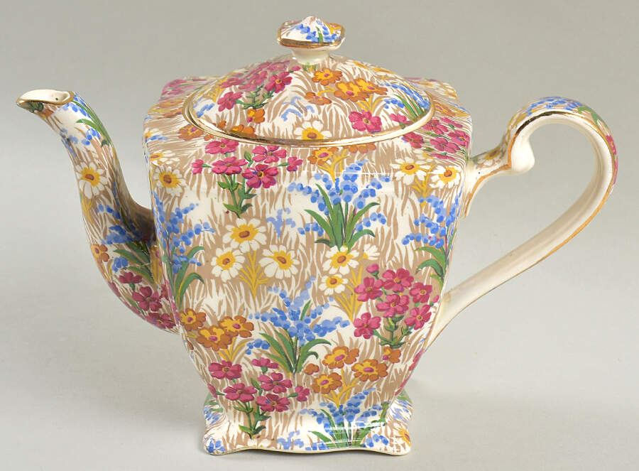 Marguerite (Gold Trim) 2 Cup Ascot Teapot & Lid by Royal Winton-1