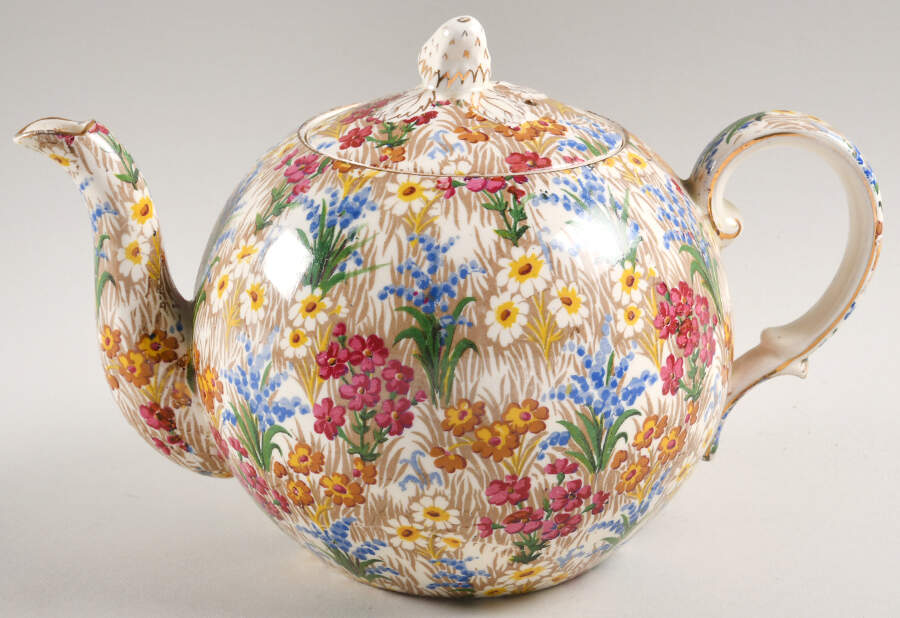 Marguerite (Gold Trim) 4 Cup Elite Teapot & Lid by Royal Winton-1