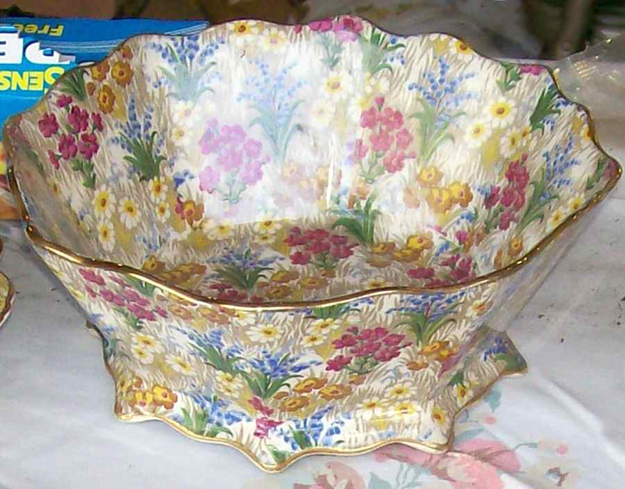Marguerite (Gold Trim) Crown Bowl by Royal Winton-1