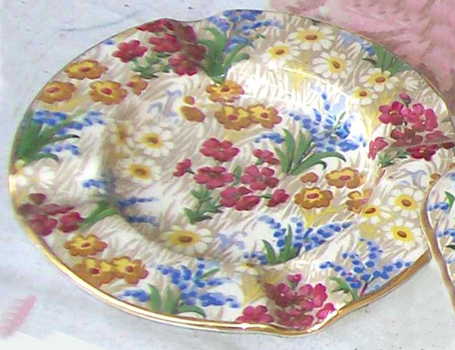 Marguerite (Gold Trim) 5" Ashtray by Royal Winton-1