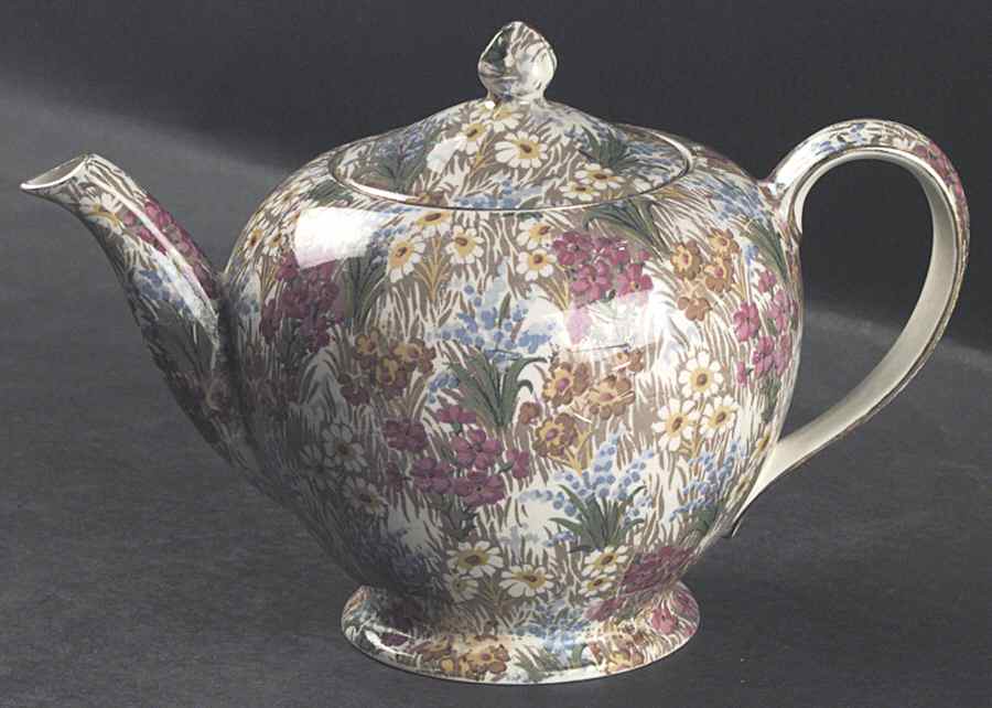 Marguerite (Gold Trim) 4 Cup Albans Teapot & Lid by Royal Winton-1